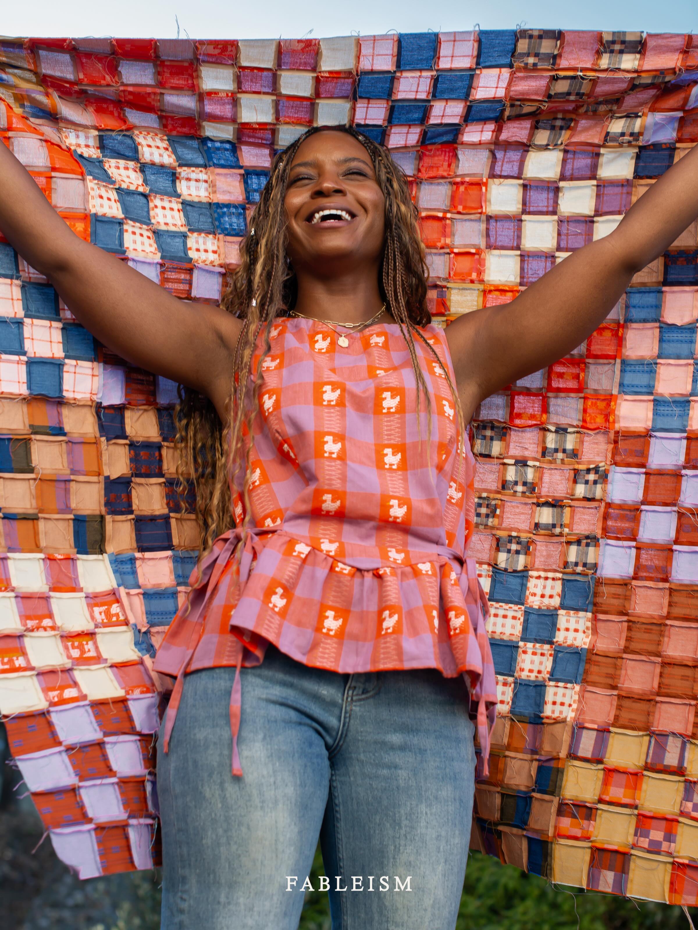 Happy first day of summer! We know we’re a day late, but summer’s not going anywhere. ☀️✌️
-
Fabrics: Fine + Dandy (coming soon!) and Watercolor Wovens.
Pattern: The Willow Top by @cinnamondaisystudio. Quilt is self-drafted using 2.5” strips.
